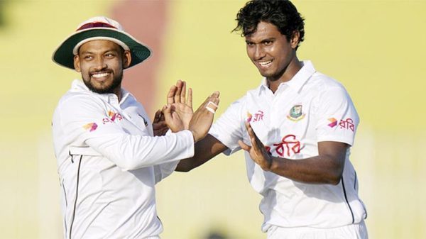 হাসান মাহমুদের বোলিং তোপে দিশেহারা ভারত