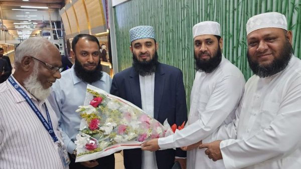 জনপ্রিয় ইসলামি আলোচক মাওলানা মিজানুর রহমান আজহারী দীর্ঘদিন পর দেশে ফিরেছেন