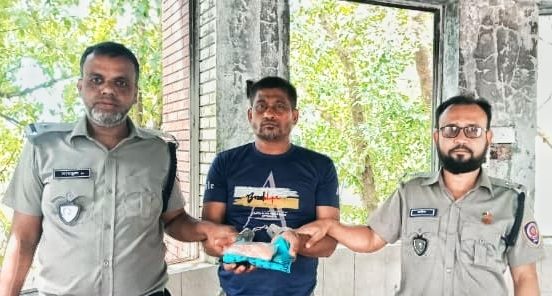 নোয়াখালীতে ১ হাজার ৪০০টি ইয়াবাসহ এক মাদক কারবারি গ্রেফতার
