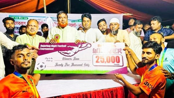 সাভারের মিনিবার নাইট ফুটবল টুর্নামেন্টের ফাইনাল খেলা অনুষ্ঠিত