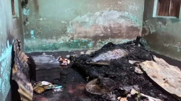 ঠাকুরগাঁয়ের পীরগঞ্জে আগুনে পুড়ল ৮টি ঘর
