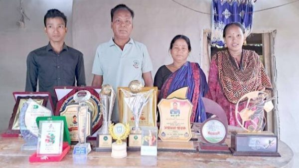 সাফ চ্যাম্পিয়ন জাতীয় নারী ফুটবল দলের খেলোয়ার স্বপ্না রানী