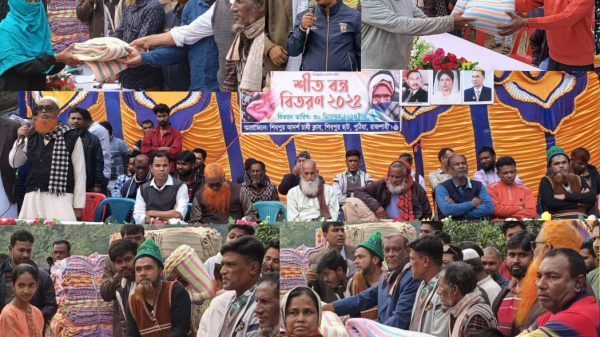 রাজশাহী জেলা পুঠিয়ার শিবপুর আর্দশ চাষী ক্লাবের উদ্যোগে শীতবস্ত্র (কম্বল) বিতরণ