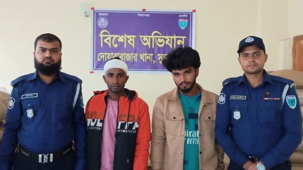 বিজিবি’র উপর চোরাকারবারিদের হামলা, আটক ২