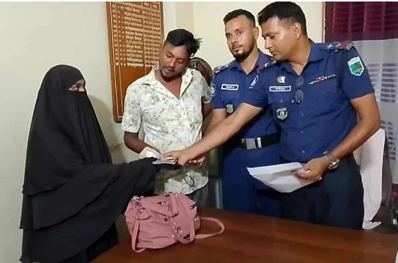 রাজশাহী পুঠিয়ার বানেশ্বর ট্রাফিক পুলিশ মানবতার এক উজ্জ্বল দৃষ্টান্ত স্থাপন,