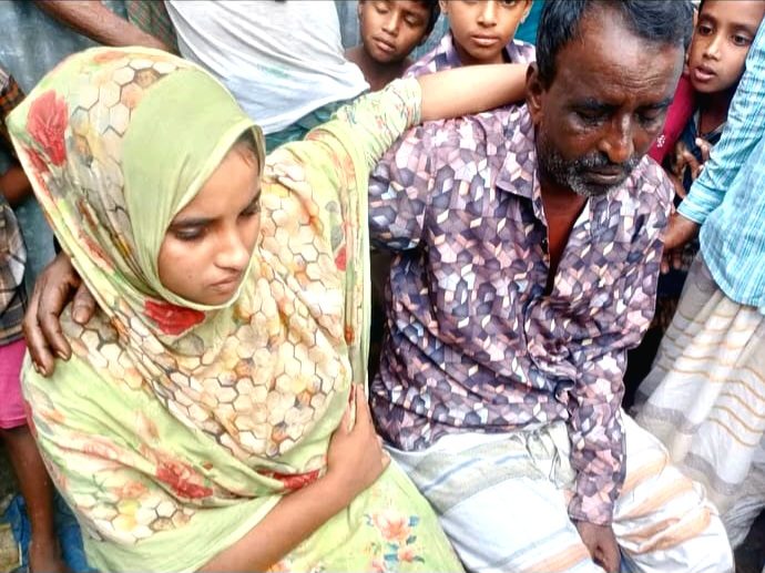 বেলকুচিতে ১৮ বছরের নাতনির সঙ্গে নানার প্রেমের অভিযোগ এলাকায় চাঞ্চল্য