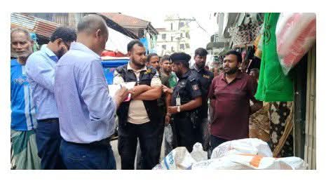 পটুয়াখালীতে র্যাব ও পরিবেশ অধিদপ্তরের যৌথ অভিযানে ১ হাজার ২৫০ কেজি নিষিদ্ধ পলিথিন জব্দ