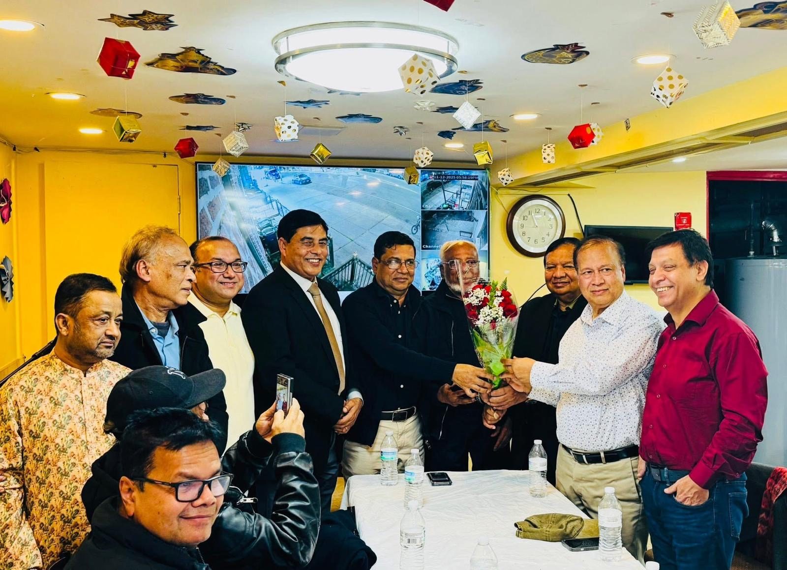 নিউইয়র্কে চট্টগ্রাম সমিতি কর্তৃক ব্যারিস্টার মনোয়ার হোসেন সংবর্ধিত