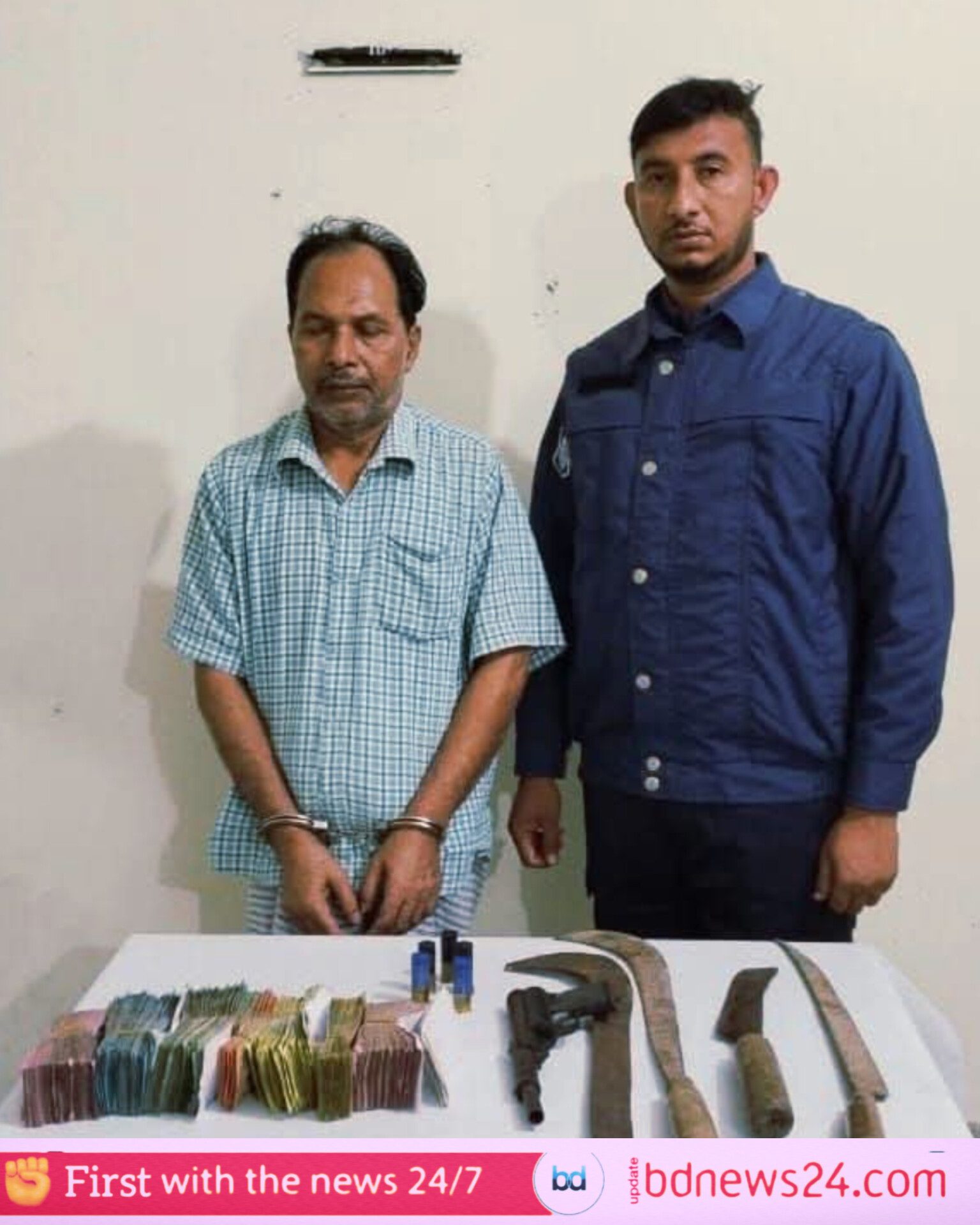 কুমিল্লায় যৌথবাহিনীর অভিযানে দেশীয় অস্ত্রসহ গ্রেপ্তার ১