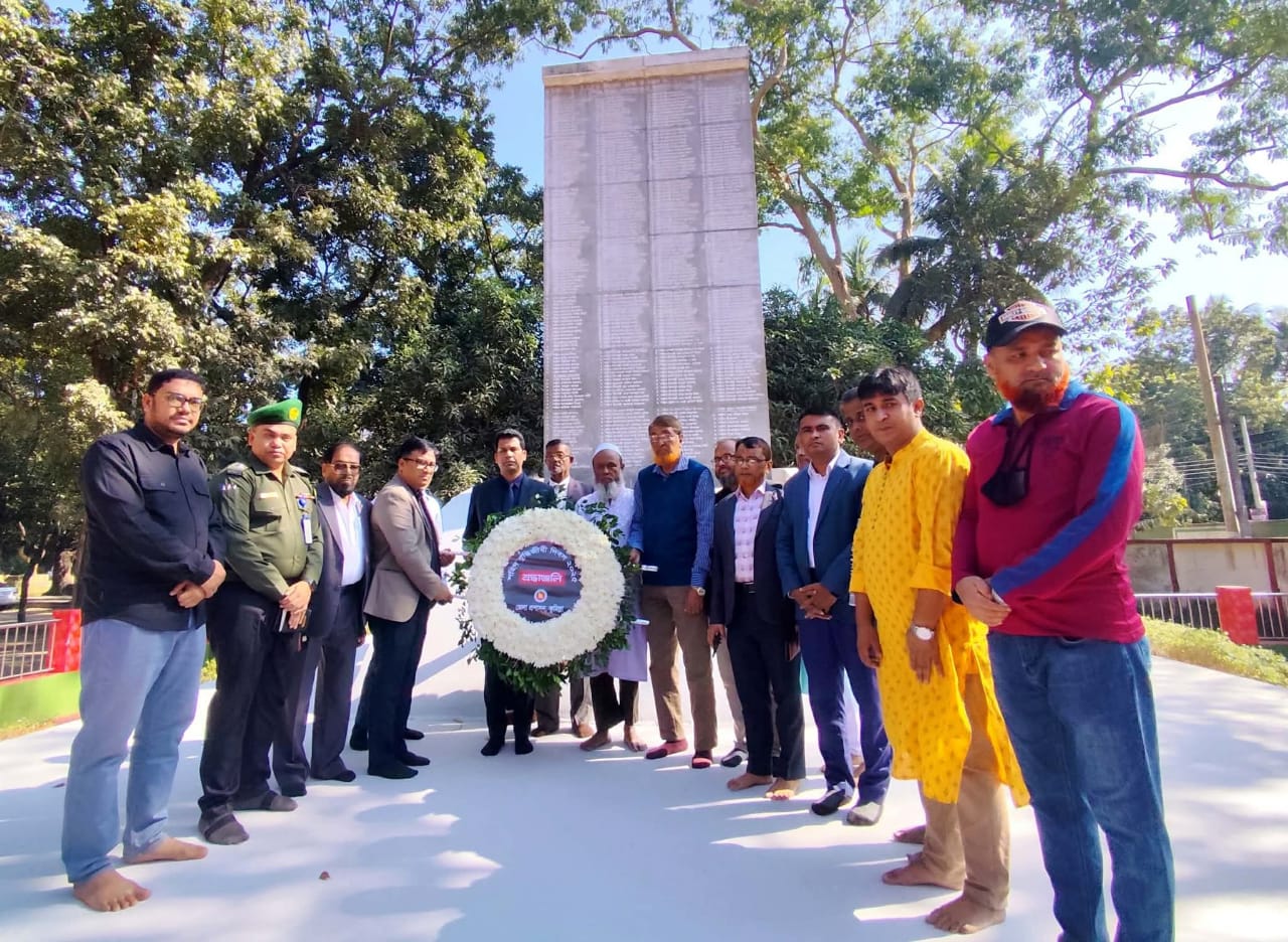 কুমিল্লায় যথাযোগ্য মর্যাদা শহীদ বুদ্ধিজীবী দিবস পালিত