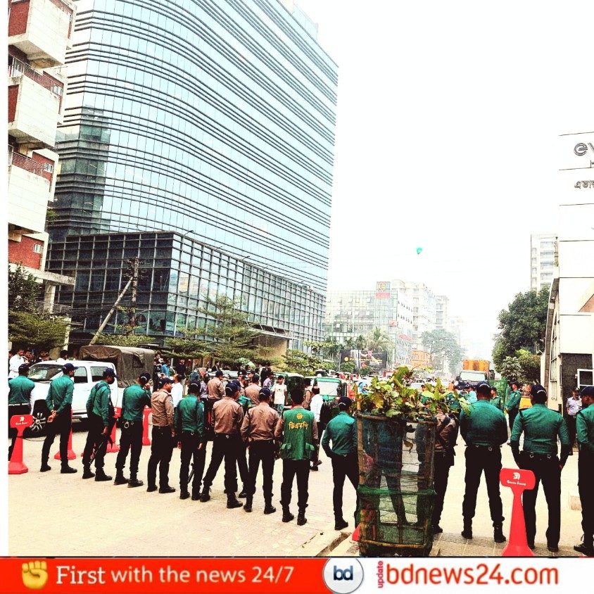 এভারকেয়ারে আরও দুই ট্রাক ব্যারিকেড, নিরাপত্তা আরও জোড়দার