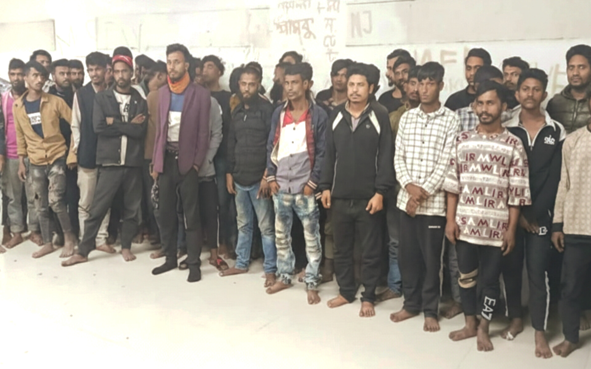 রাজধানীতে মাদক ও অস্ত্রবিরোধী অভিযান: ৪৩ কেজি গাঁজাসহ গ্রেফতার ৫৩