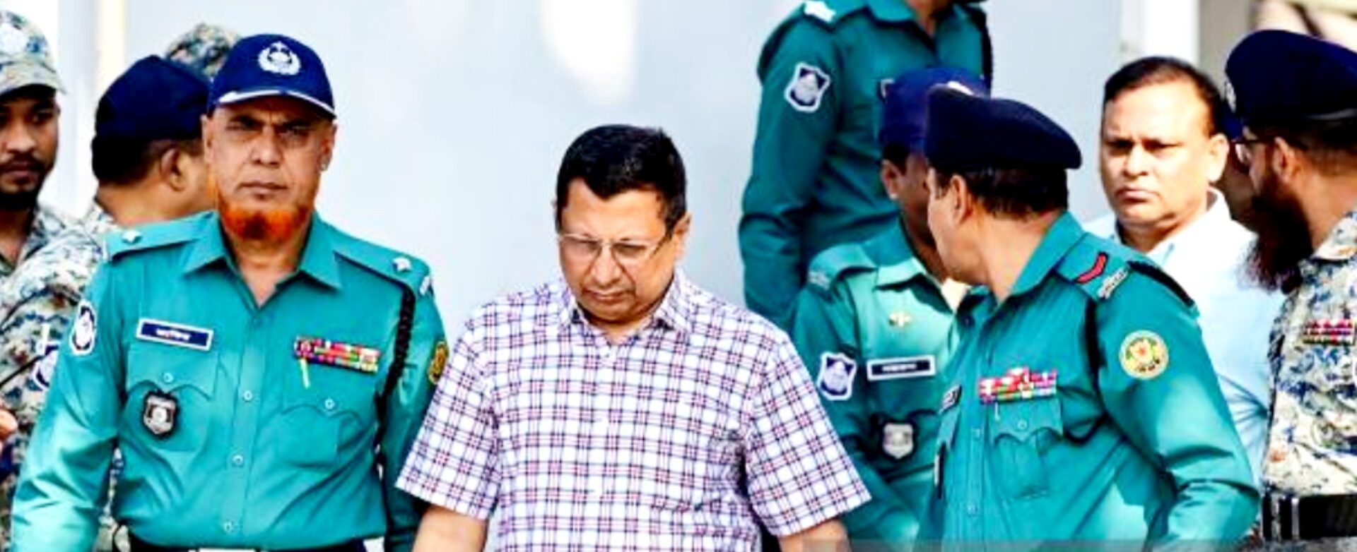 রামপুরায় সেই ২৮ খুন: কাঠগড়ায় বিজিবির সাবেক দুই শীর্ষ কর্মকর্তাসহ ৪ জন