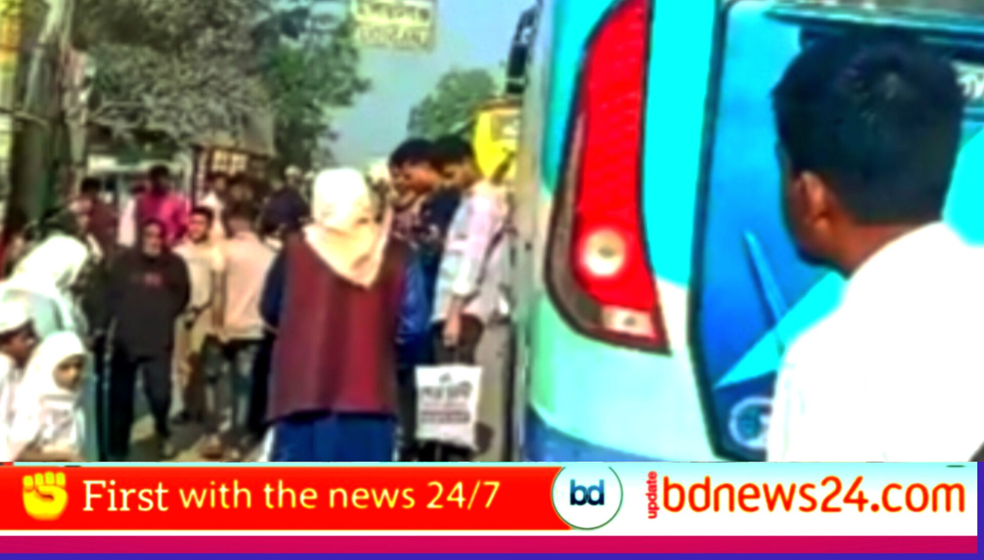 কুমিল্লায় যাত্রীবাহি বাস চাপায় নিহত-২