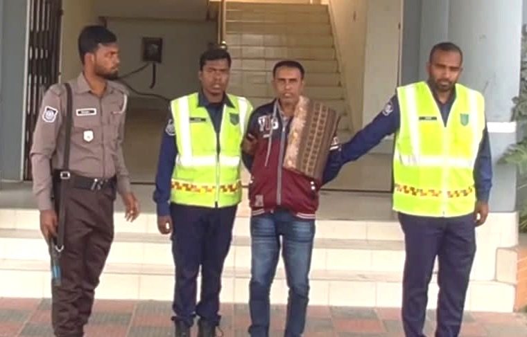কুমিল্লা দাউদকান্দিতে সড়ক দুর্ঘটনায় চারজনের মৃত্যুতে বাস মালিক গ্রেপ্তার