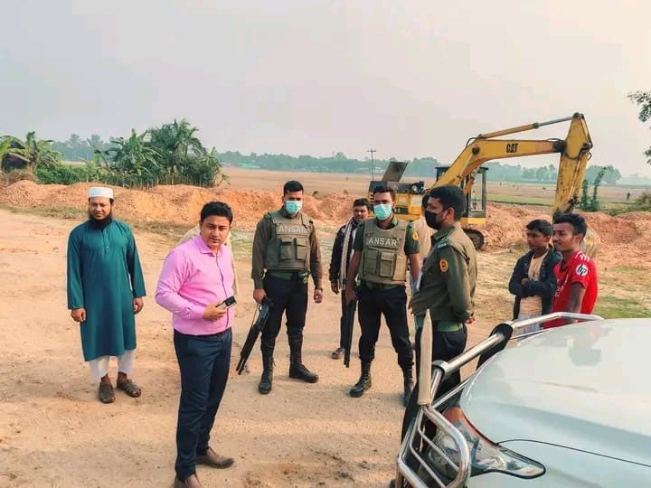 কুমিল্লায় কৃষিজমি থেকে মাটি কাটায় ভ্রাম্যমান আদালতে ২ লক্ষ টাকা জরিমানা