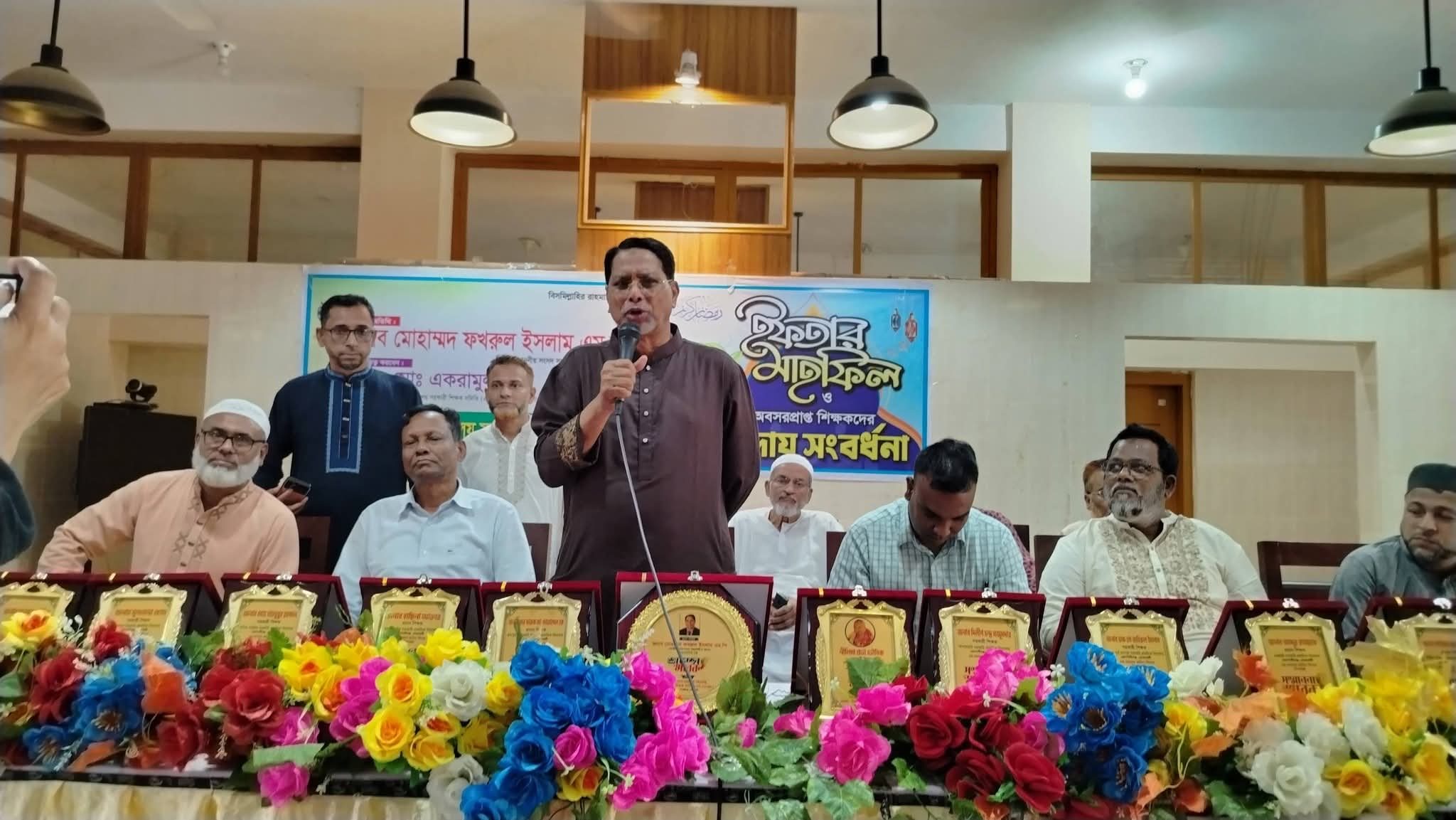 নোয়াখালীতে অবসরপ্রাপ্ত ১৪ শিক্ষককে বিদায় সংবর্ধনা