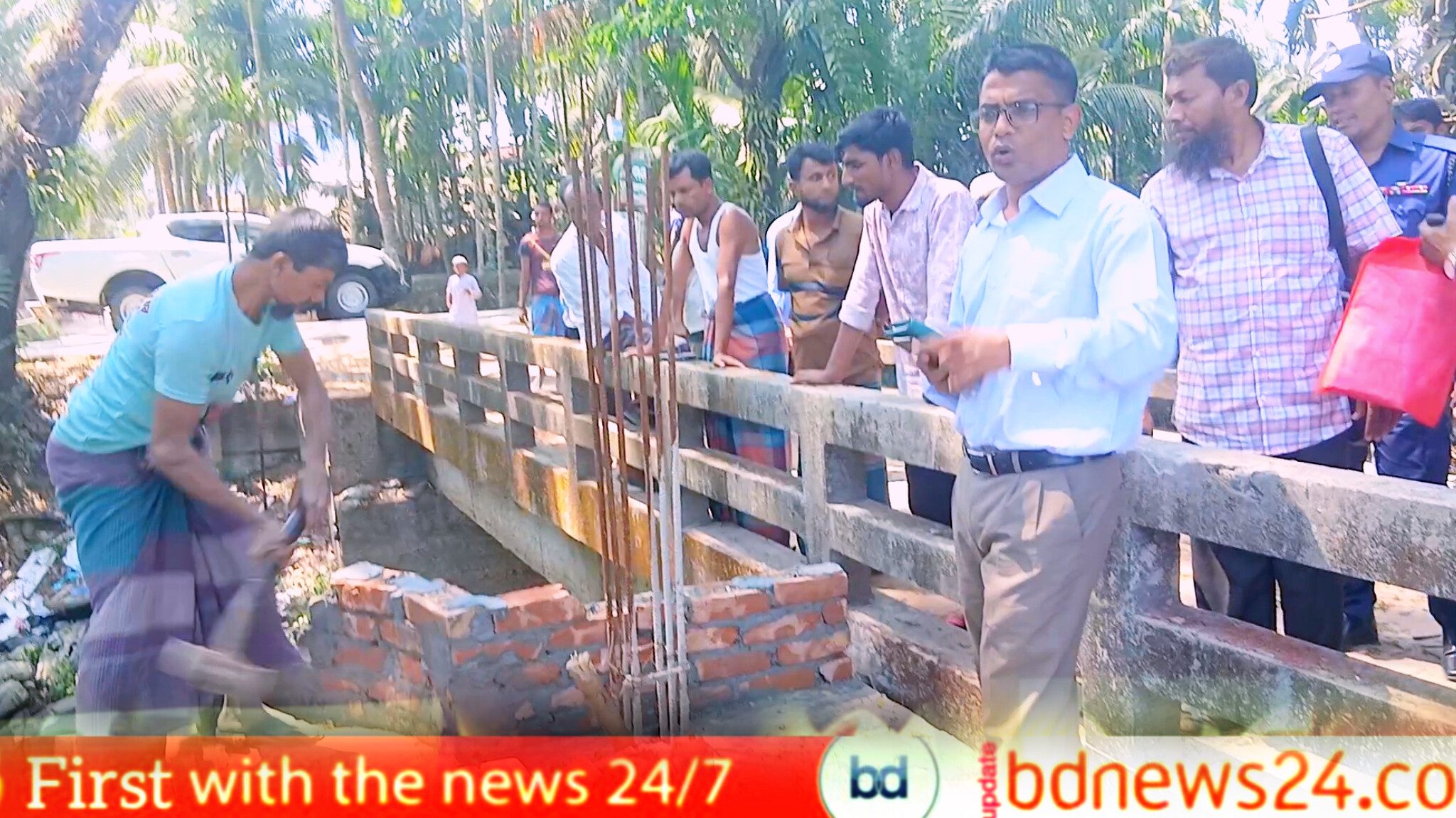 নোয়াখালী: চন্দ্রগঞ্জ-ছয়ানী খালের ওপর অবৈধ স্থাপনা উচ্ছেদ, জরিমানা