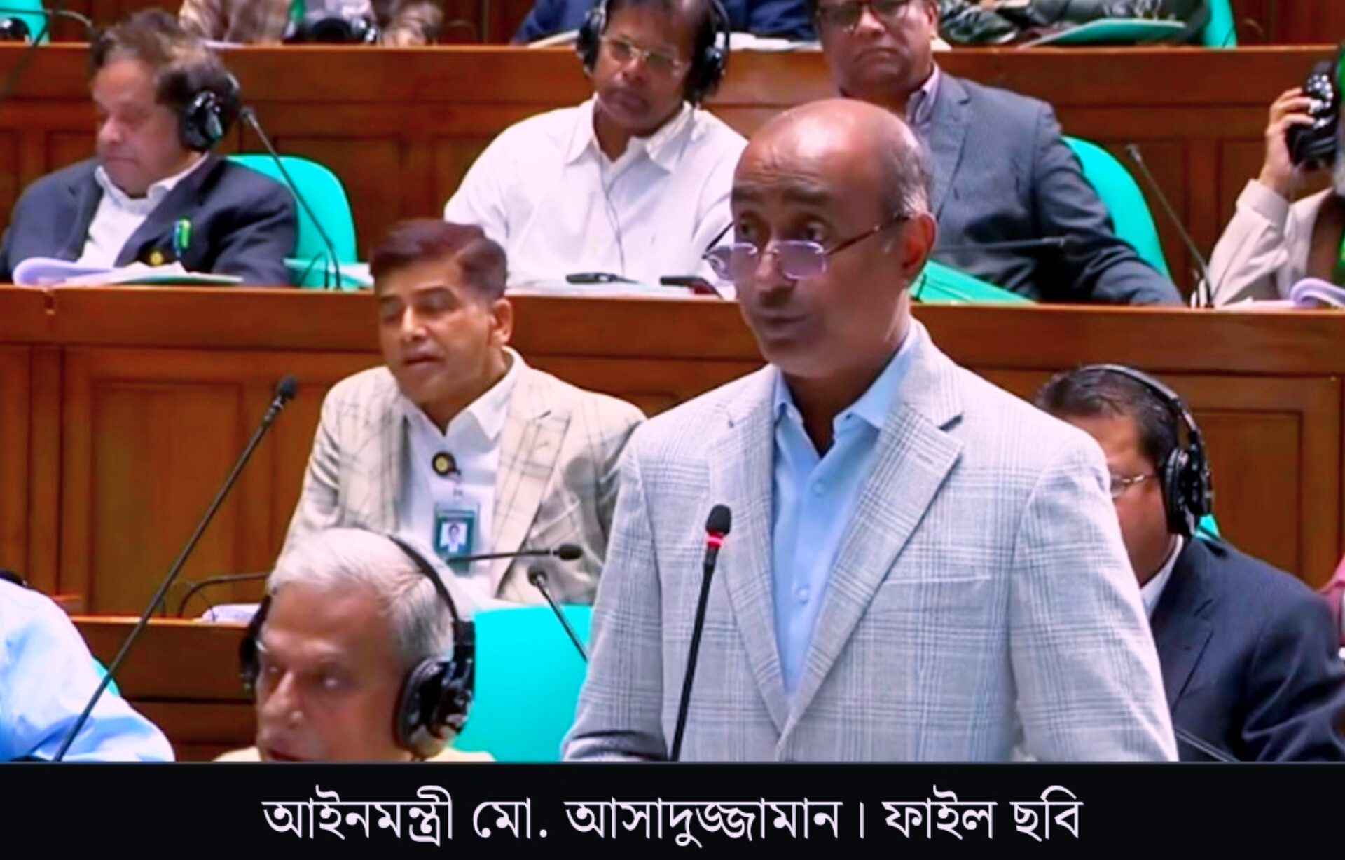সংবিধান সংশোধনে বিশেষ কমিটি গঠন: বিরোধী দলের নাম আহ্বান