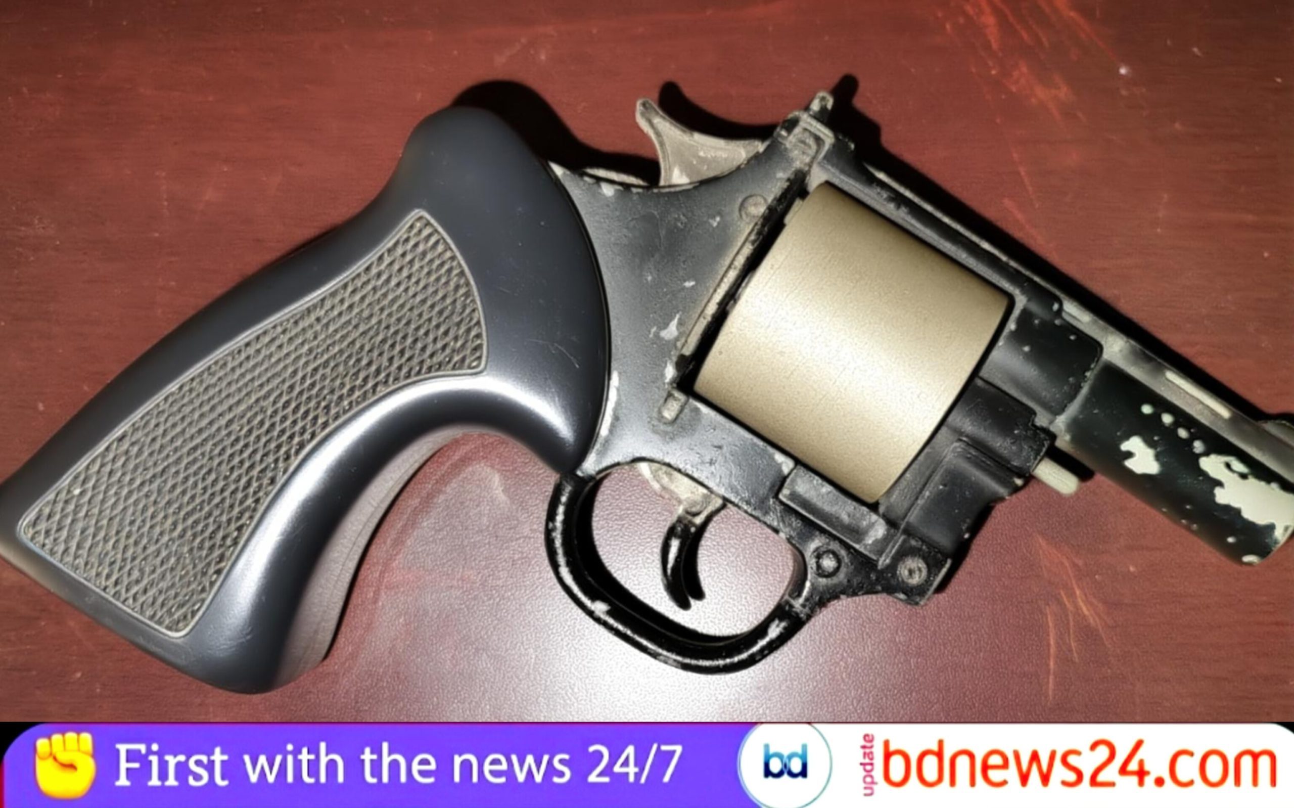 বেলকুচিতে খড়ের গাদা থেকে রিভলভার উদ্ধার