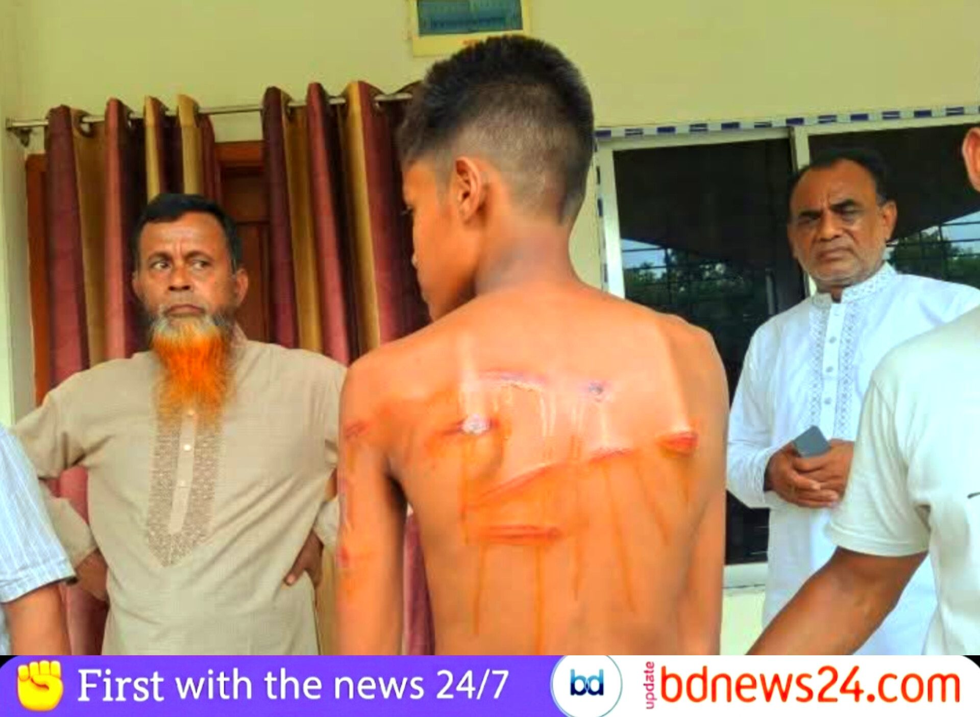 বাগদুলী উচ্চ বিদ্যালয়ের শিক্ষকের বেত্রাঘাতে ছাত্র হসপিটালে শিক্ষক অবরুদ্ধ