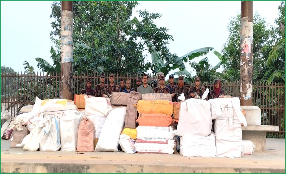 কুমিল্লায় ট্রেনে টাস্কফোর্সের অভিযানে ১ কোটি ৩১ লাখ টাকার ভারতীয় চোরাচালান পণ্য জব্দ