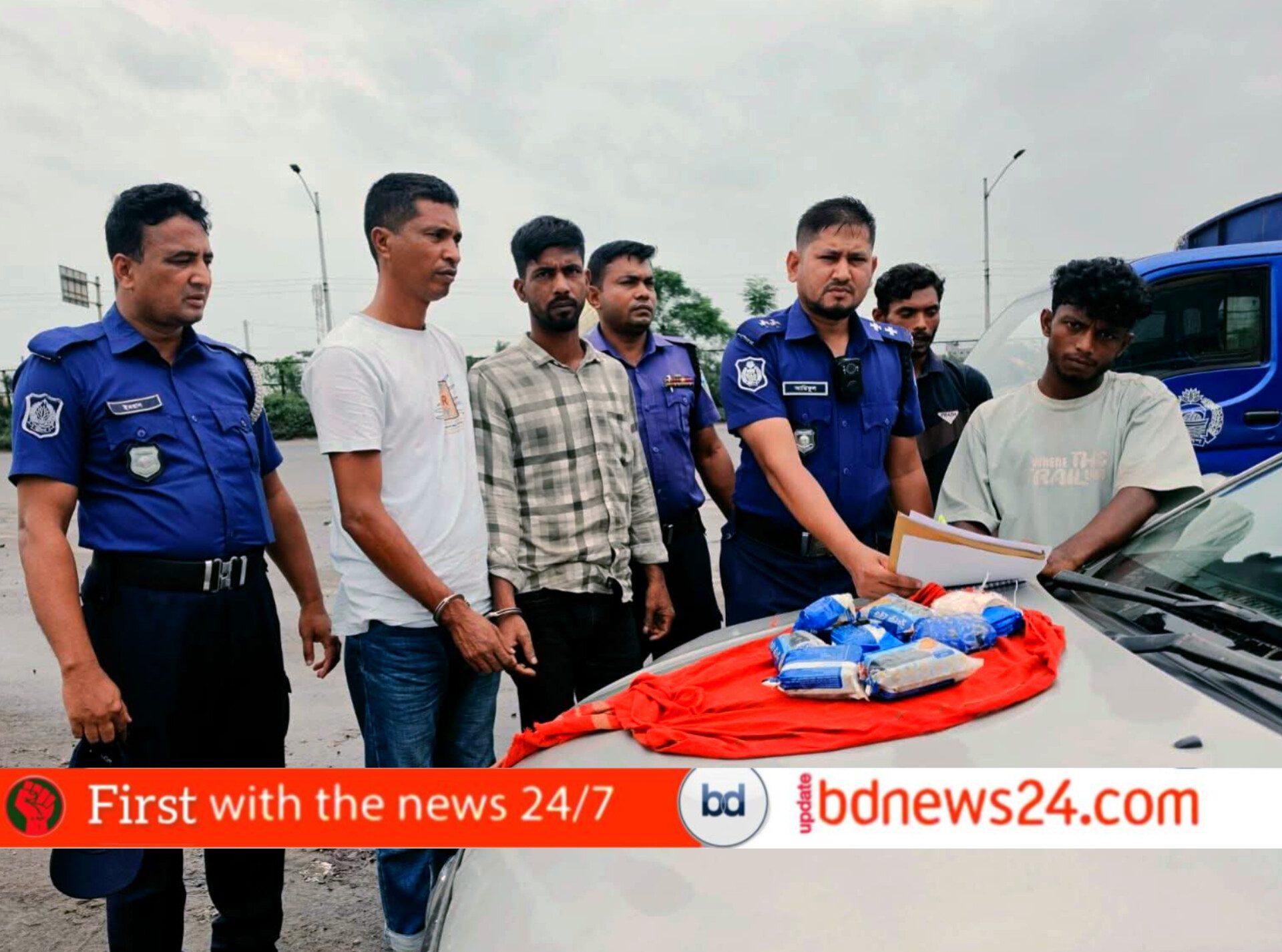 কুমিল্লা দাউদকান্দিতে প্রাইভেটকার থেকে ১৬ হাজার পিস ইয়াবা উদ্বার। আটক-২