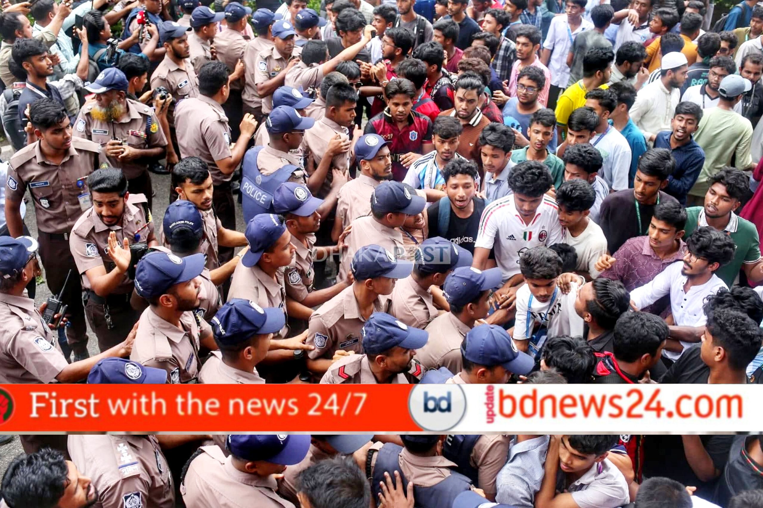 এক দফা দাবিতে সড়কে শিক্ষার্থীরা: রাজধানীতে যানবাহন চলাচল বন্ধ